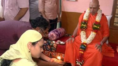 Karnataka: Muslim Couple Invites Hindu Seer Swaroopananda Swamiji Home, Perform ‘Padapooja’